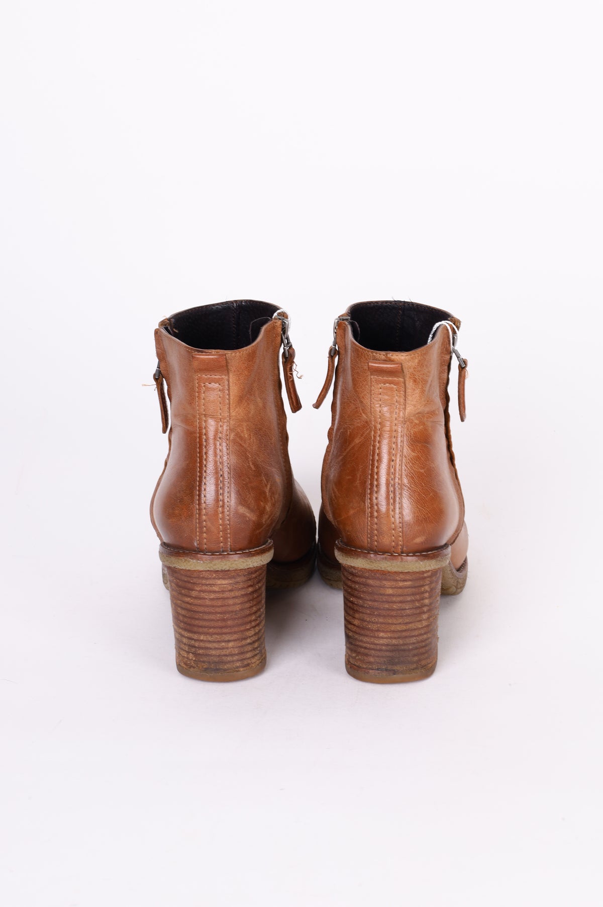 Briarwood Womens Brown Boots  Size EU 39