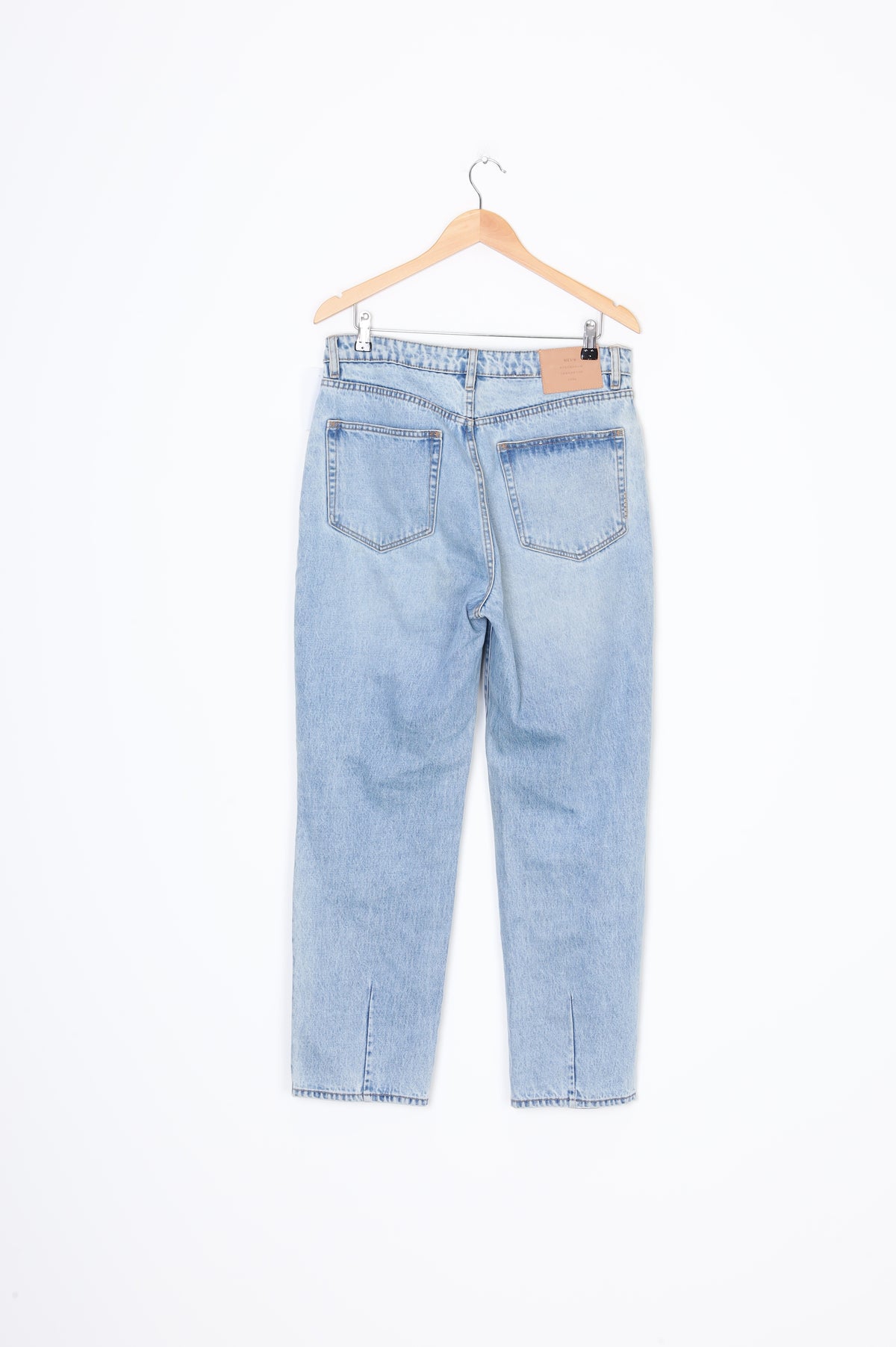 Neuw Womens Blue Jeans Size 32